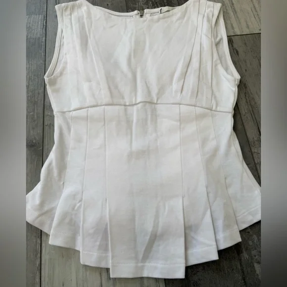 Zara White Pleated Peplum Sleeveless Blouse Silver Zip Back Small NWT - Picture 4 of 7